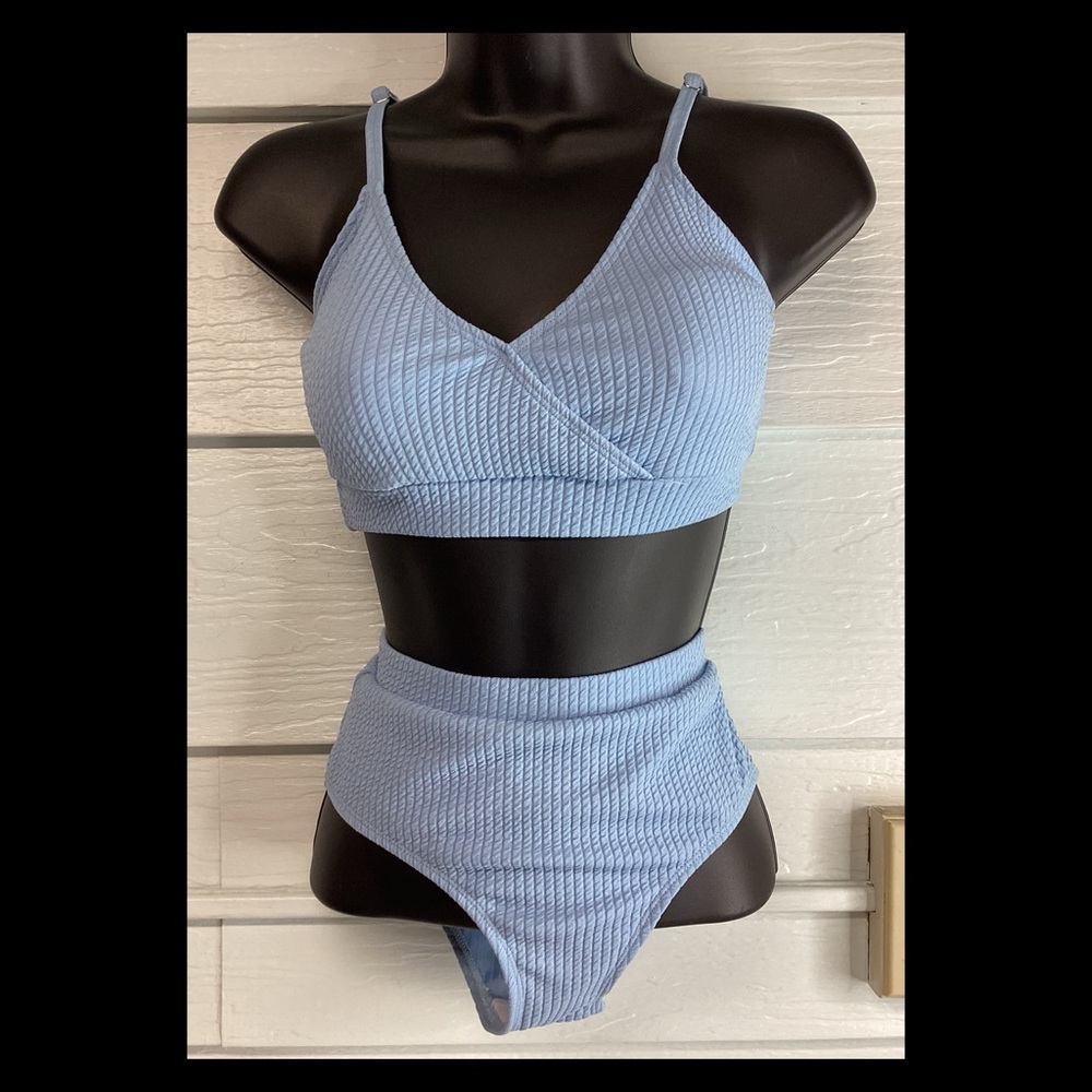 Little girl two pieces swimsuit. 10